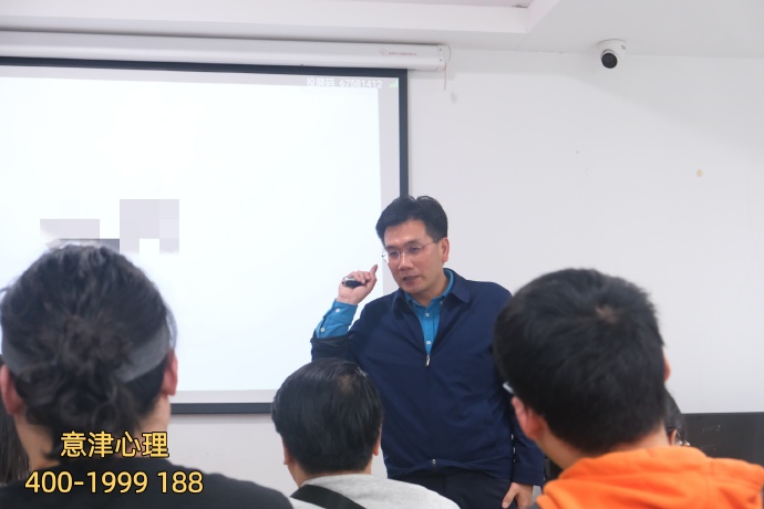 0069bnTpgy1hoj78gssbaj33eo29sx6p.jpg