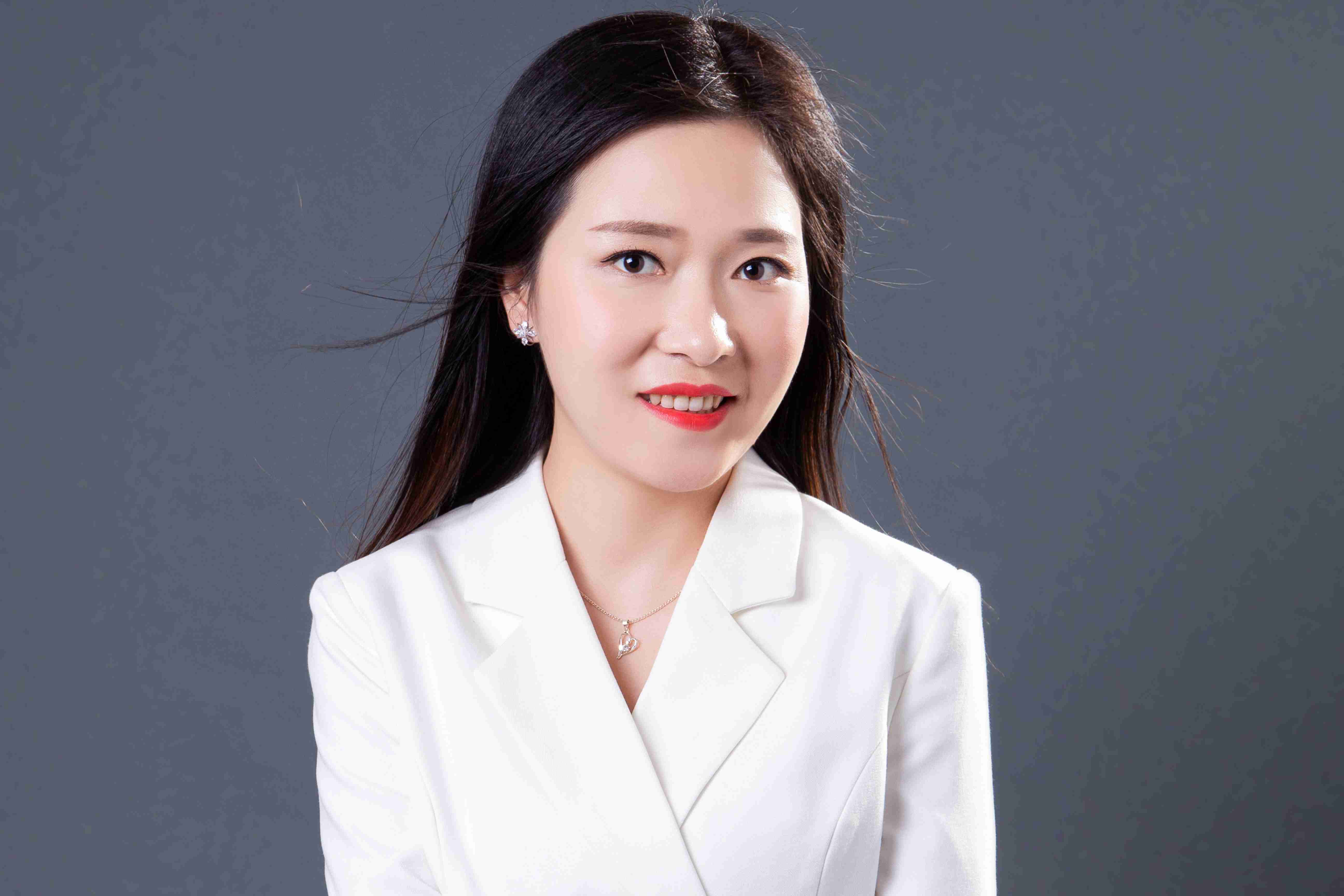 李婷.jpg